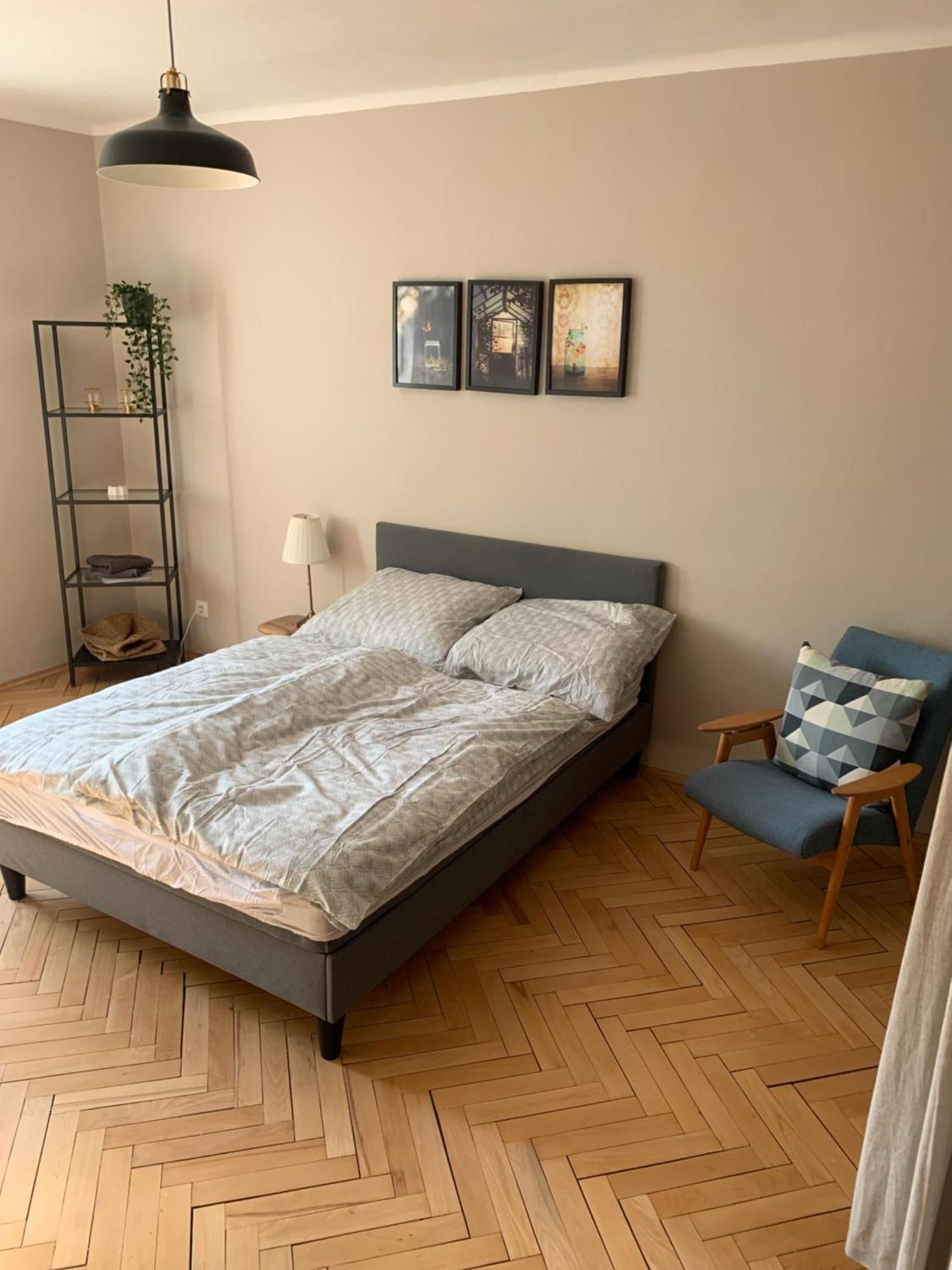 Your 5 With Parking Apartment